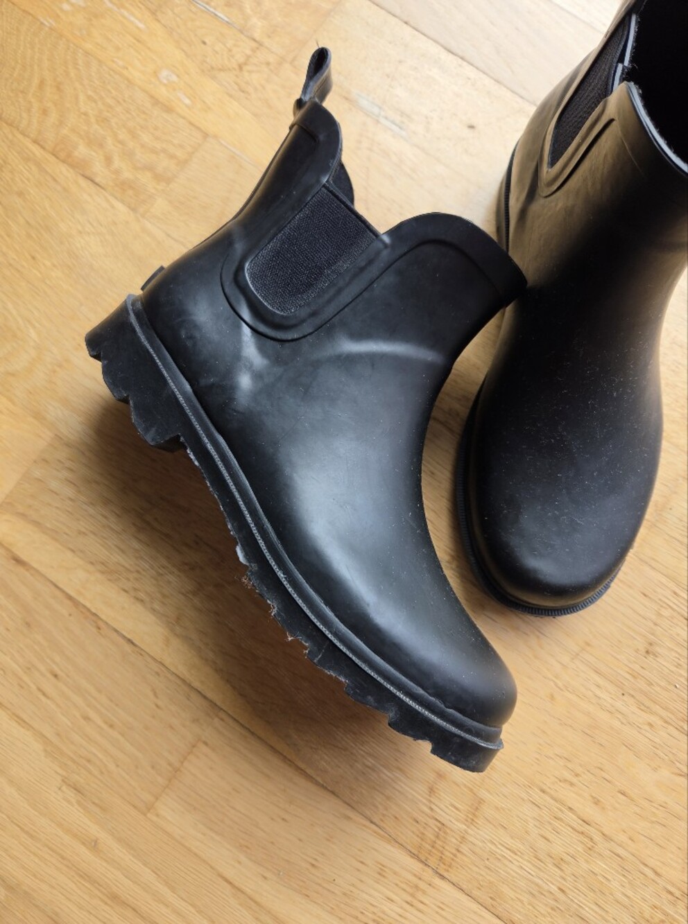 Women’s Black Rain Boots- Durable Traction Sole